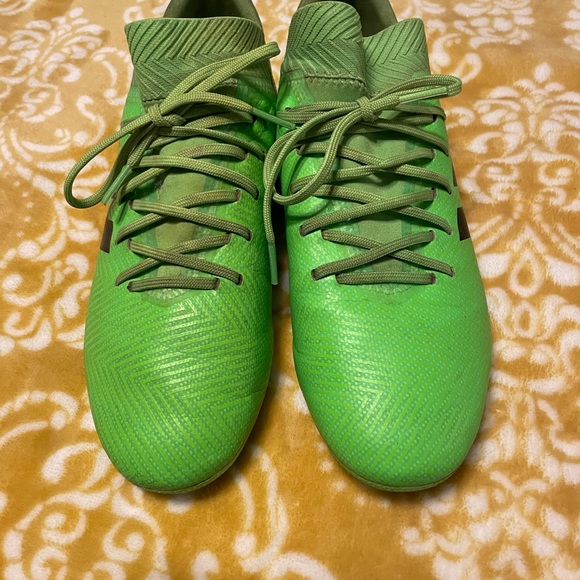 Kids Messi Soccer cleats size 41/2 - Picture 4 of 4